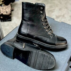 Torgeis Dustine size 10 black boots